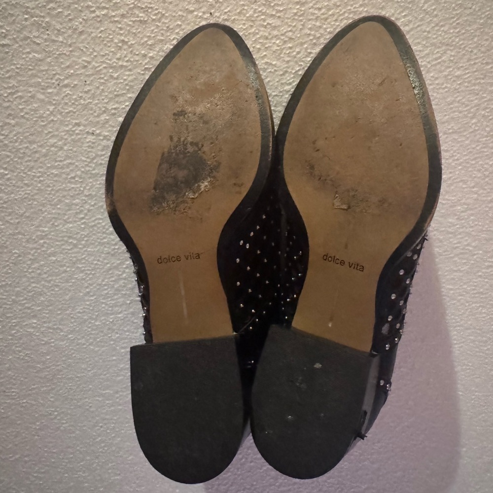 Dolce Vita Studded Black Lace-Up Wingtip Shoes in Size 6 in Fair Condition - Picture 9 of 10